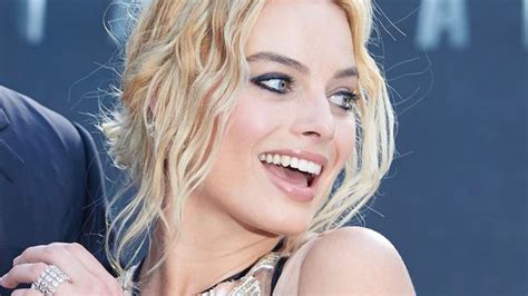 Margot Robbie suffers nip